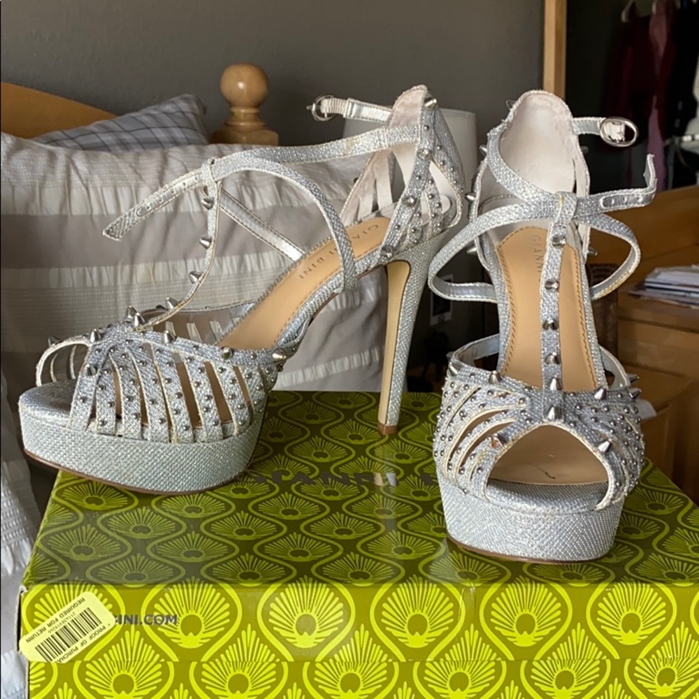 9.5 Gianni Bini heels